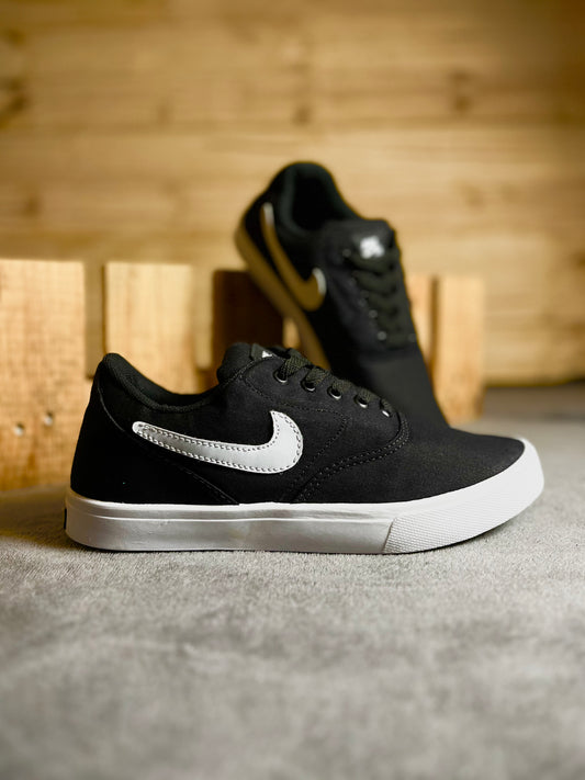 Tênis Nike Casual SB Charge Suede Preto